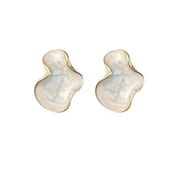 Irregular Shell Stud Earrings with .925 Silver Needle – Gold Trim Finish - Picture 6 of 7